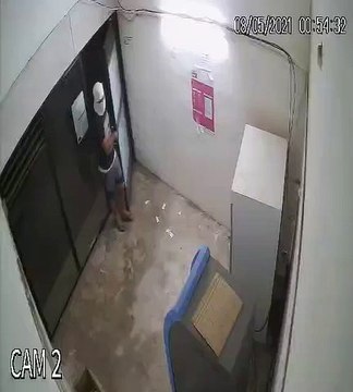 नकाबपोश ने एटीएम लूटने का किया प्रयास, CCTV में हुआ कैद