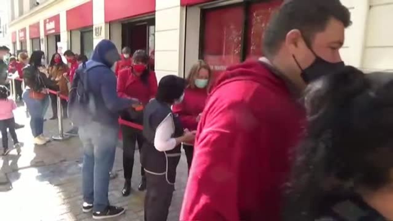 Los chilenos usan sus ahorros de pensiones para afrontar la crisis económica