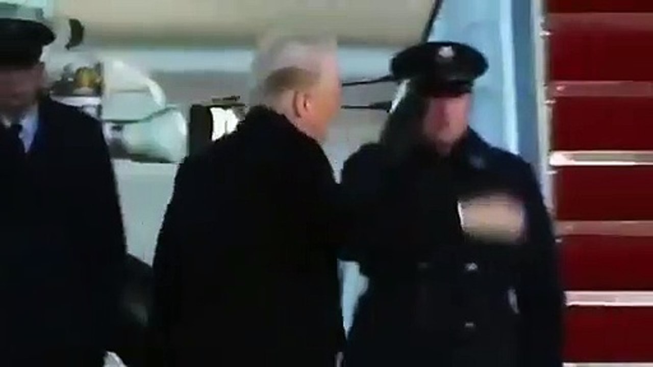 Donald Trump : sa calvitie dévoilée par un coup de vent