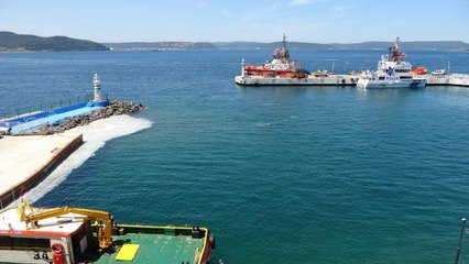 - Çanakkale Boğazı'ndaki deniz salyaları şiddetli poyrazla birlikte kısmen dağıldı