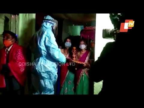 Couple, Priest Perform Rituals In PPE Kit After Bride Tests Covid Positive