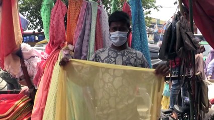 الآلاف يتسوقون في دكا استعدادا للعيد رغم تفشي كورونا