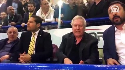 Aziz Yıldırım kulüp başkanına tokat attı!