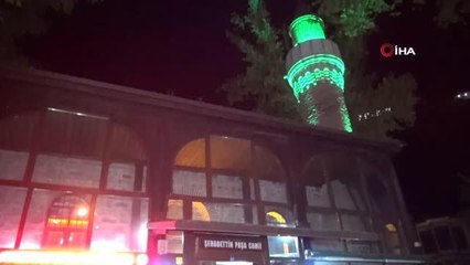 Hırsızlar caminin aydınlatmasını çaldı