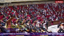 Jean Lassalle arbore un gilet jaune à l'Assemblée nationale