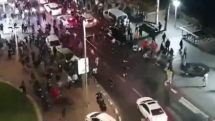 Filistinli bir sürücünün, İsrailliler tarafından linç edildiği kameralara yansıdı