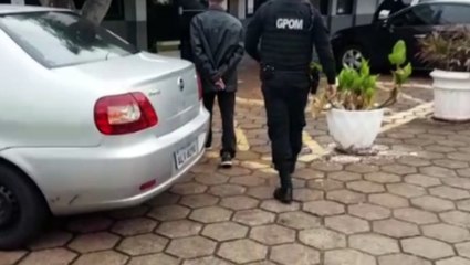 Descargar video: Guarda Municipal apreende maconha e detém jovem no Bairro Interlagos