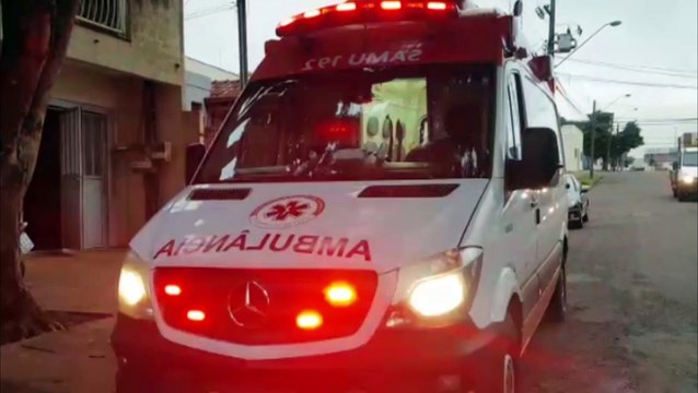 Equipe do Samu presta atendimento a idoso de 80 anos na Rua Públio Pimentel, no Alto Alegre