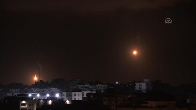 İsrail ordusu Beyt Hanun (Erez) Sınır Kapısı'na aydınlatma fişekleri attı