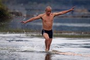 El increíble monje de Shaolín que corre por encima del agua