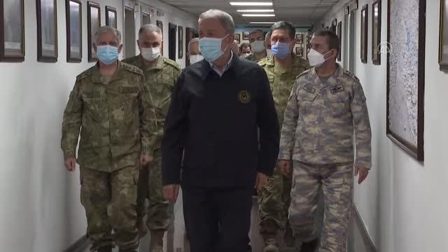 Akar ve TSK komuta kademesi son iftarı hudut kartallarıyla yaptı, geceyi harekat merkezinde geçirdi