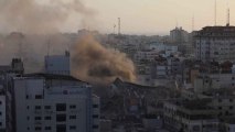 Israel bombardea la torre Al-Jawhara, en la que trabajan medios de comunicación y ONG en Gaza