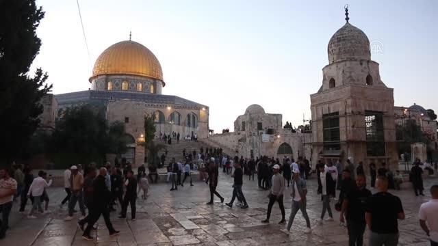 Yüz binden fazla Müslüman bayram namazını Mescid-i Aksa'da kıldı