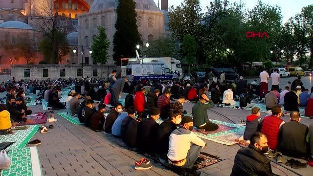 MUSTAFA ŞENTOP BAYRAM NAMAZINI AYASOFYA'DA KILDI
