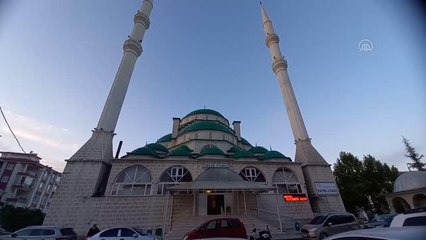 Beypazarı'nda bayram namazı Kovid-19 tedbirleri altında kılındı