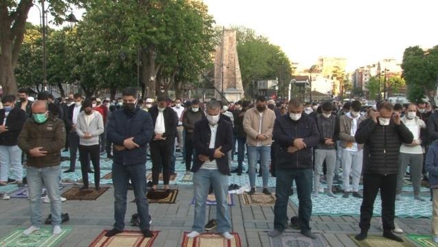 Ayasofya Camii'nde 87 yıl sonra ilk kez Ramazan Bayramı namazı kılındı