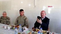 Son dakika haber... Bakan Soylu, Siirt'te üs bölgesinde askerlerle bayram kahvaltısı yaptı, Afrin'deki Emniyet Genel Müdürü Mehmet Aktaş ile görüntülü görüştü
