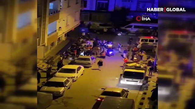 Laf atma kavgası meydan savaşına döndü, eline sopayı alan koştu