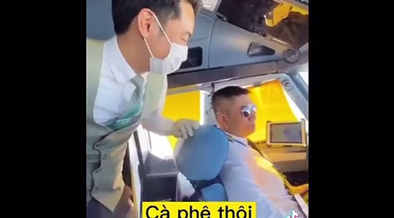 Clip bữa ăn sáng cực đặc biệt của phi công