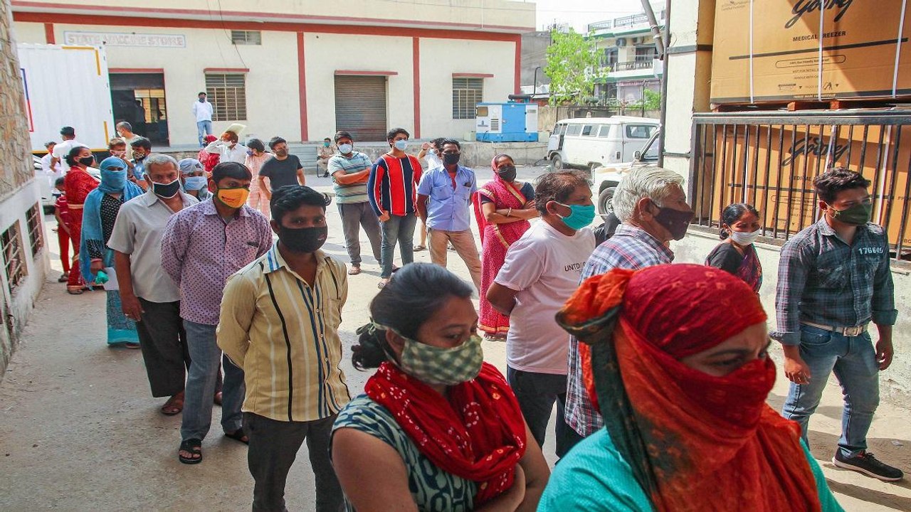 Jaipur: No vaccine day board installed outside the centers