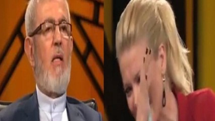 Así se tronchaba la bella presentadora de la TV turca, escuchando al clérigo islámico disertar sobre los males del sexo oral