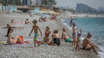 Antalya’da turistler sahili doldurdu