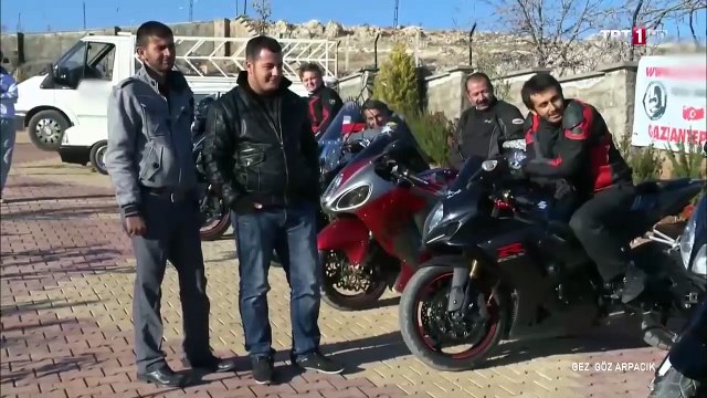 Motor seslerini birebir taklit eden adam!