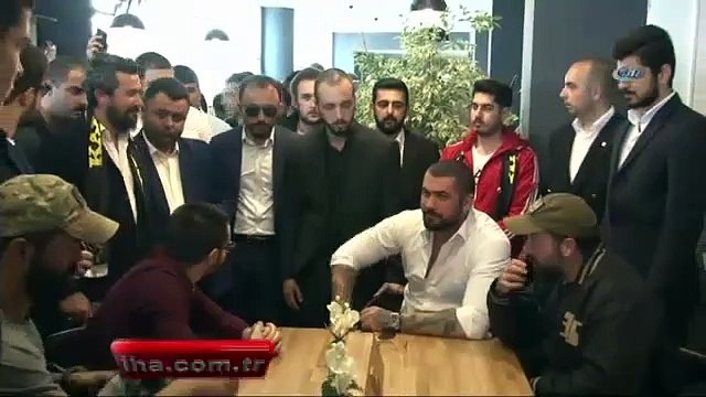10 aylık hapis için 100 araçlık konvoyla cezaevine gitti