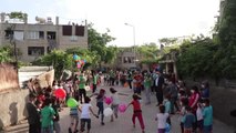 Son dakika haberi: Vefa Sosyal Destek Grubu, Türk Kızılay ve İHH ekipleri çocukların bayramını kutladı