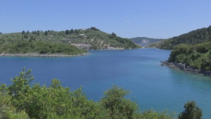 Greece to open doors to COVID-negative, vaccinated tourists