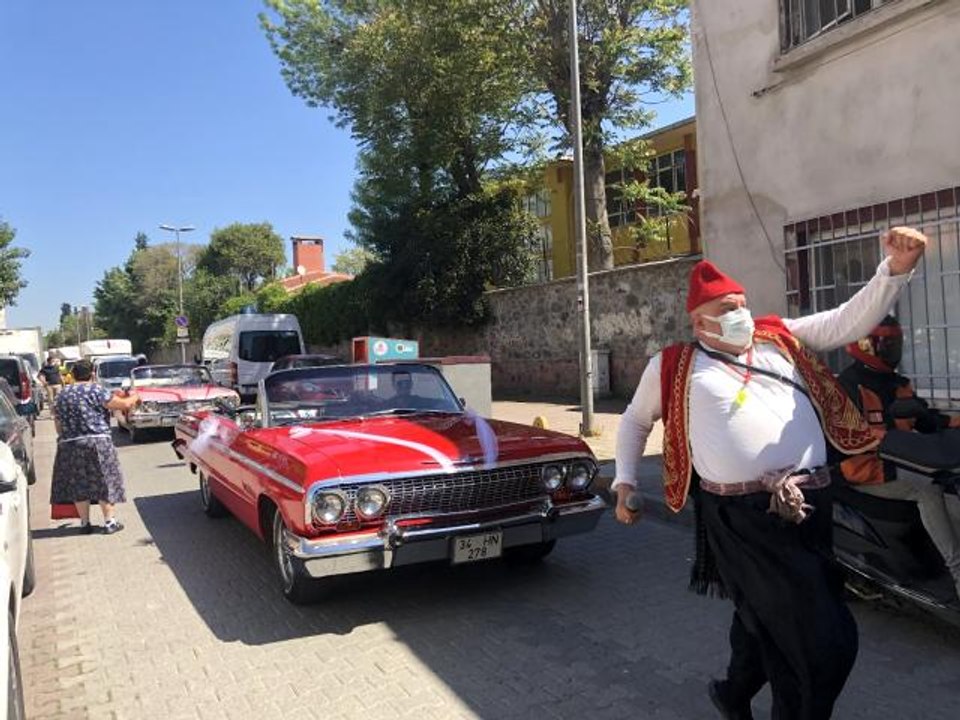 Fatih sokaklarında bayram coşkusu