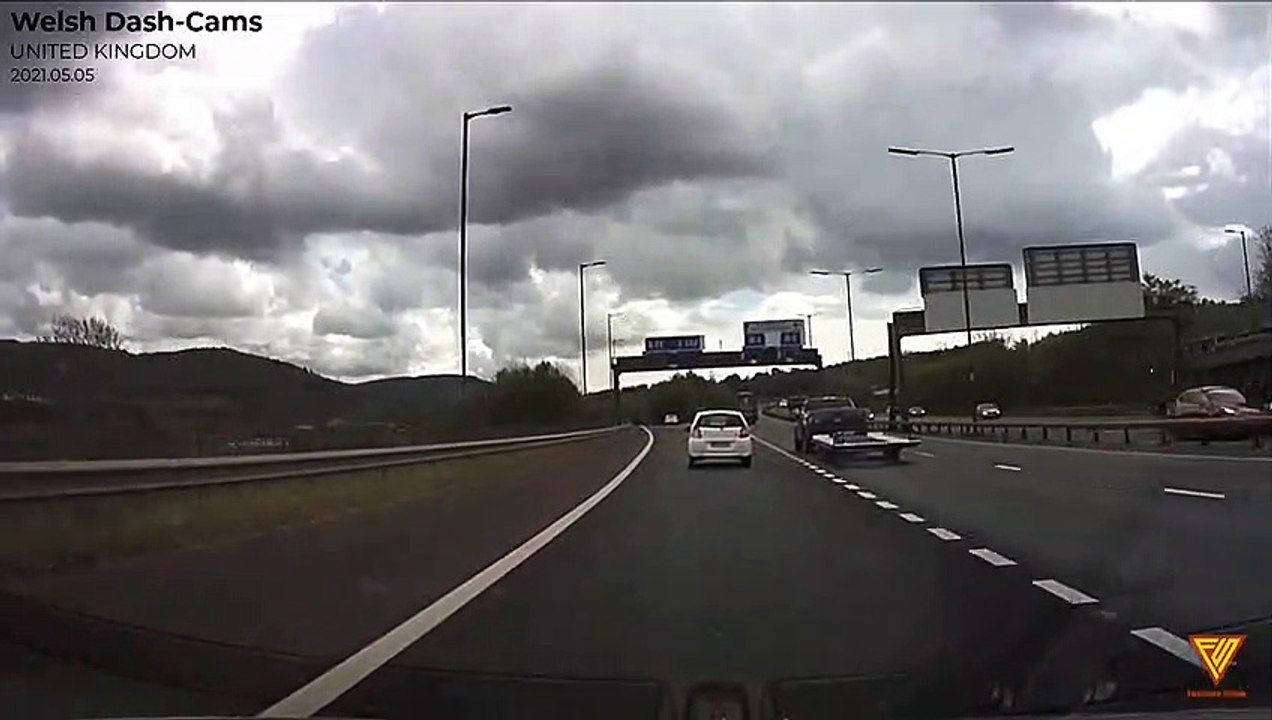 Bad driver. Woman has no lane discipline. UNITED KINGDOM — 2021.05.05