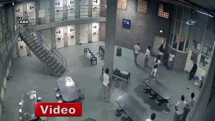 Mahkumlar polislere saldırdı!