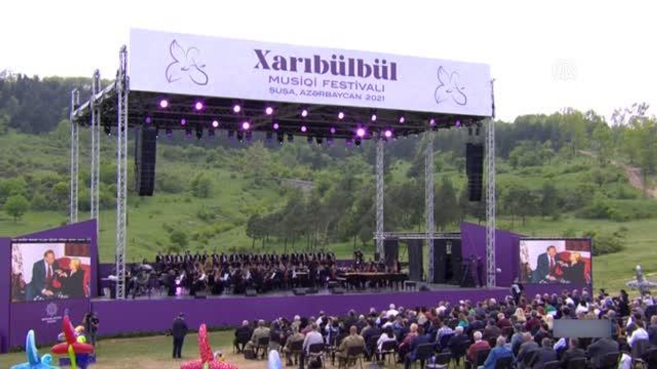 Azerbaycan Cumhurbaşkanı Aliyev, Karabağ'ın sembol şehrinde duygusal anlar yaşadı