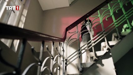 Aralarındaki Bağı Hatırlatan O Şarkı! - Masumlar Apartmanı 33. Bölüm