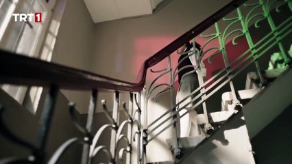 Aralarındaki Bağı Hatırlatan O Şarkı! - Masumlar Apartmanı 33. Bölüm