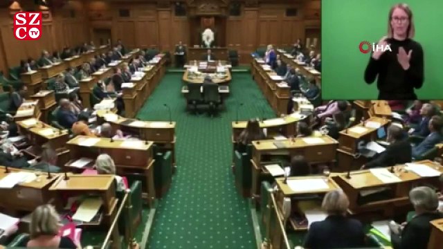Maorili vekil haka dansı yaptı, parlamento toplantısından atıldı