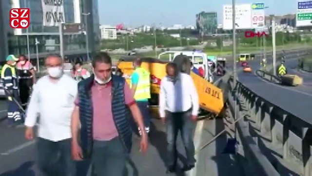 Trafik kazasında taksi takla attı
