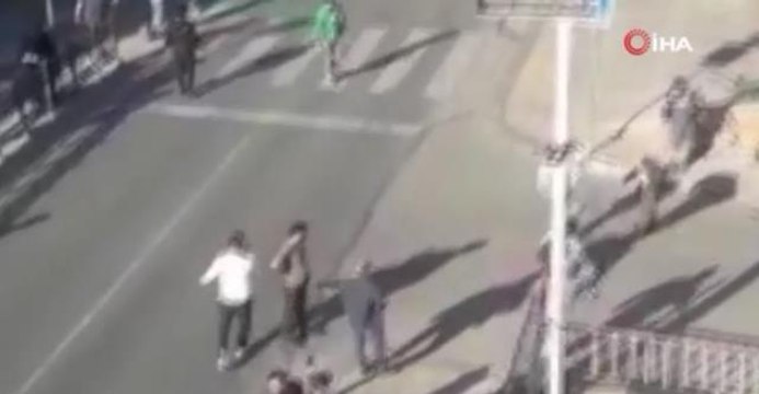 Pendik'te hız yapan sürücü otobüs durağına daldı: 4 yaralı