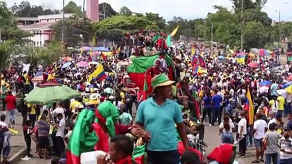 Indígenas juntam-se a protestos em Bogotá