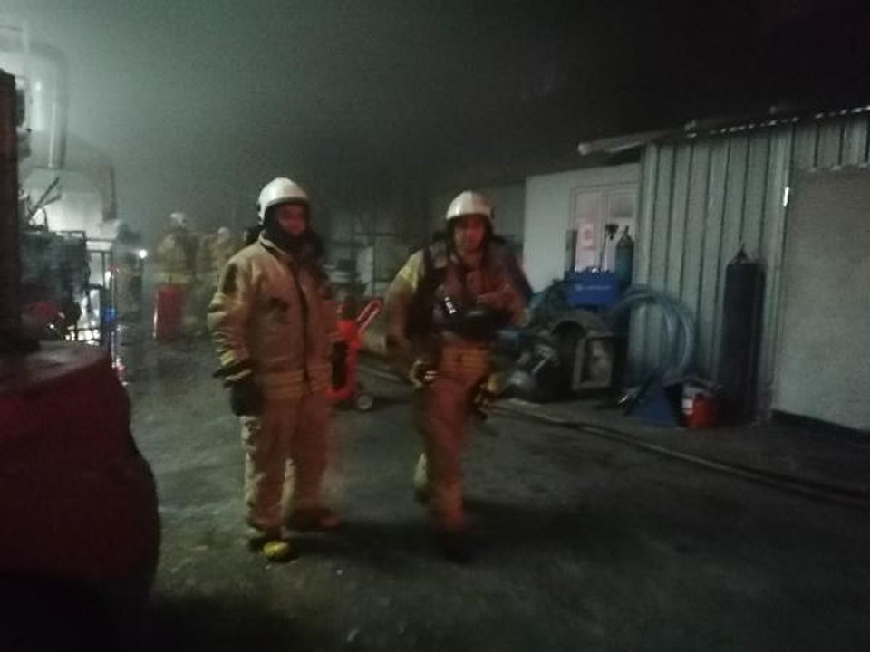 Son dakika haberleri! SİLİVRİ'DE GERİ DÖNÜŞÜM FABRİKASINDA YANGIN