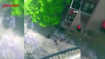 Vicdansızlar! İsrail yaralılara yardım eden Filistinlileri İHA ile vurdu