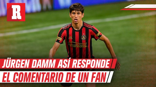 Jürgen Damm enseña como se bañan los futbolistas profesionales