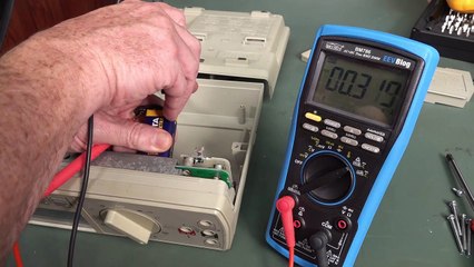 EEVblog 1393 - Retro Fluke 37 Multimeter Review & Teardown