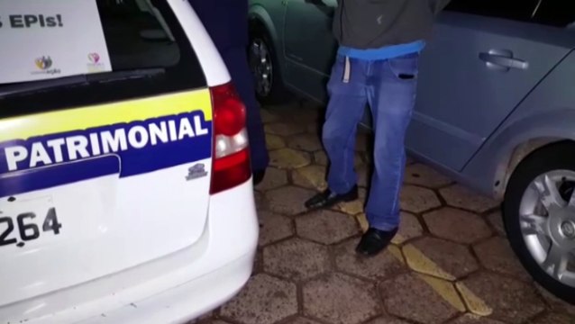 Homem é detido pela Guarda Civil Patrimonial após quebrar porta da Rodoviária de Cascavel