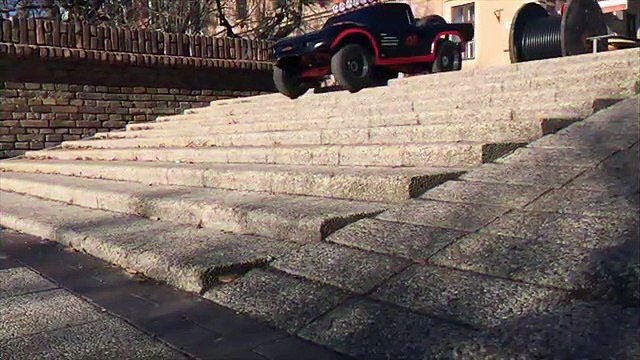 5500 dolarlık uzaktan kumandalı dev kamyon