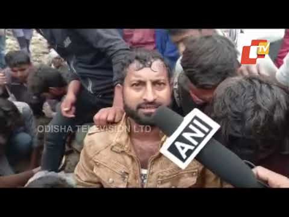 Locals In Rajgarh MP Dig Riverbed Searching Gold Coins