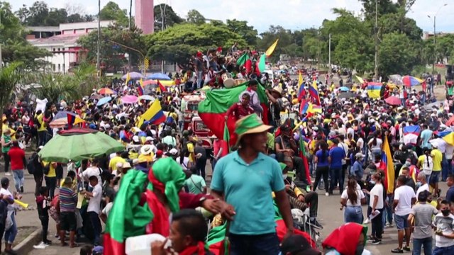 شاهد: السكان الأصليون يشاركون في مظاهرات مناهضة للحكومة في كولومبيا