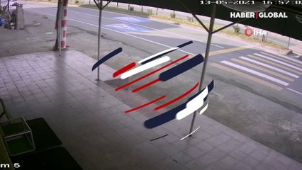 Tırın altında kalmaktan saniyeler ile kurtuldu