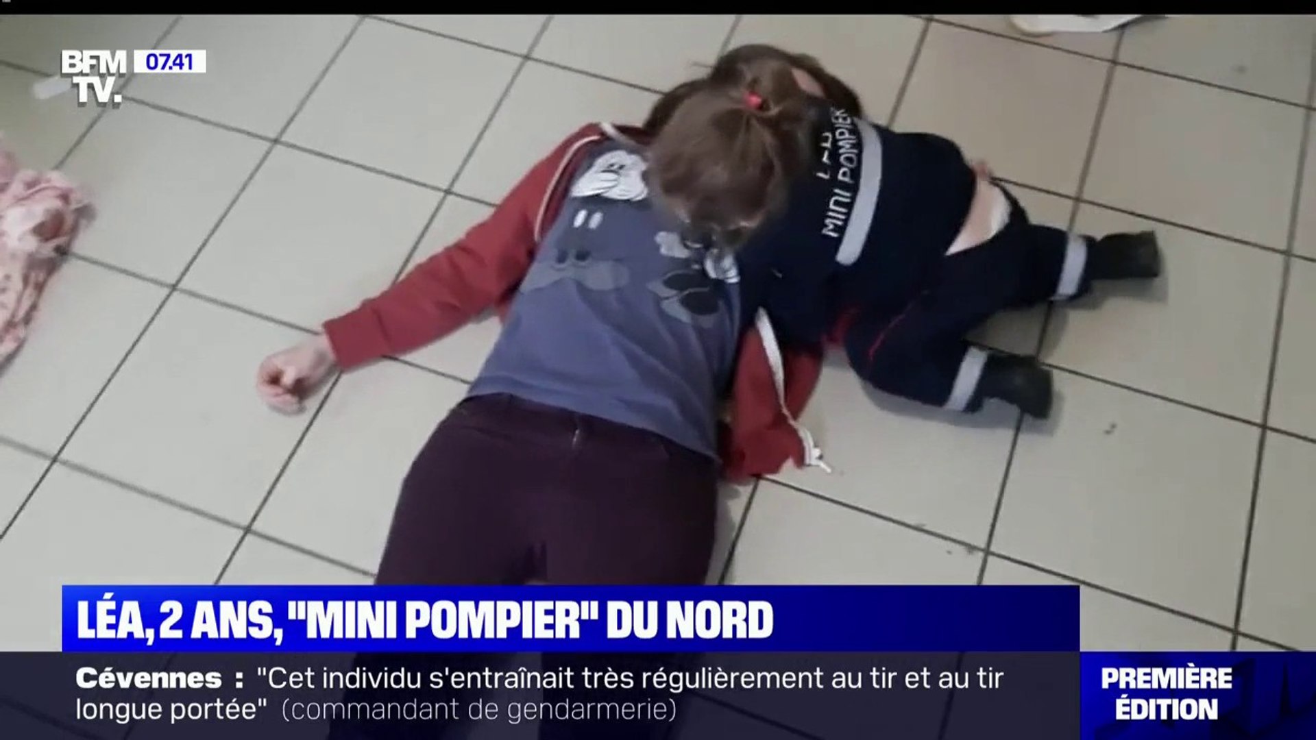 Lea Deux Ans Et Mini Pompier Du Nord Video Dailymotion